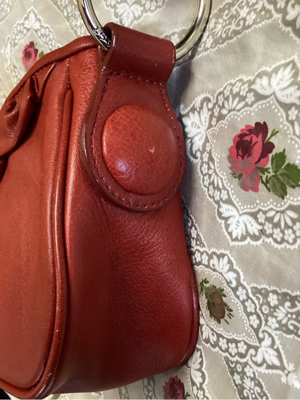 Lovecat Red Ruffle Leather Shoulder Bag with Heart-Tip Drawstring - Picture 8 of 16